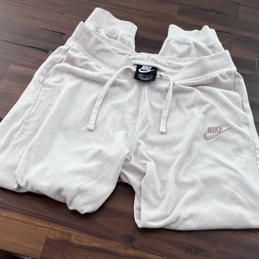 NIKE Women’s Jogger, cream color, size XS.